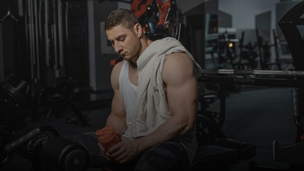 Sporter neemt rust tijdens workout