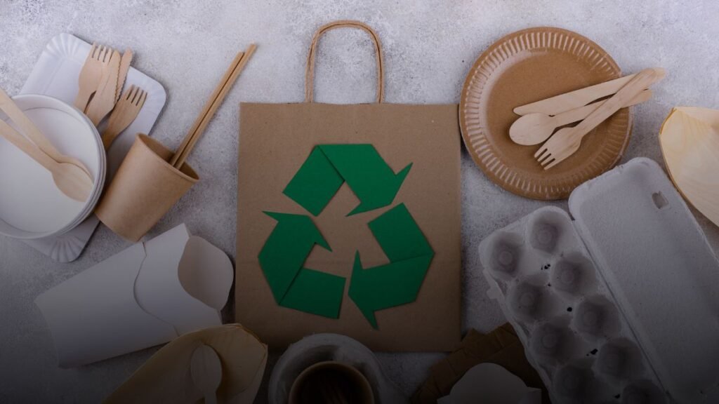 Tafel vol met herbruikbare verpakkingen om milieubewust te eten