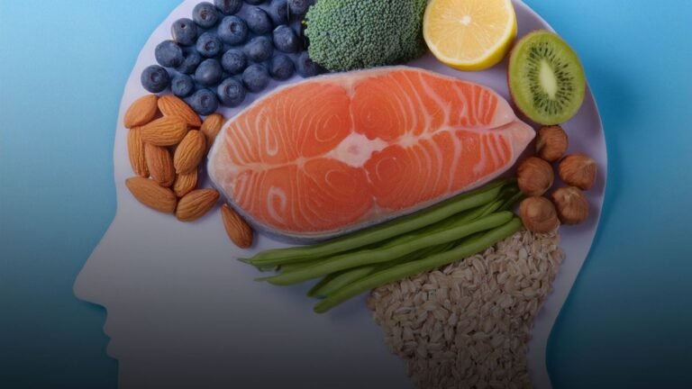 Voedzaam bord met hersenstimulerende voeding zoals zalm, noten en bessen voor meer energie en focus